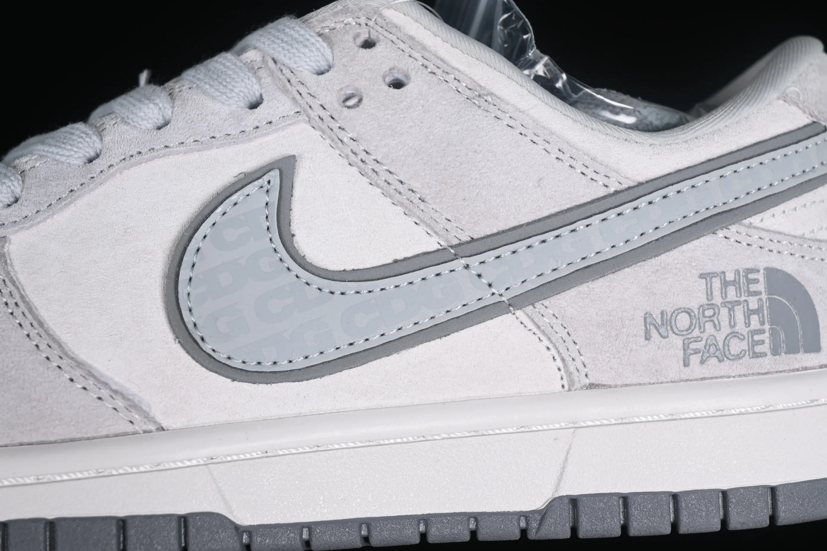 All Categories Nk SB Dunk Series Nk SB Dunk Low Low-top sneakers Nk Dunk Low North CDG joint-grey Three-party joint SB low-top casual sneakers FC1688-181
